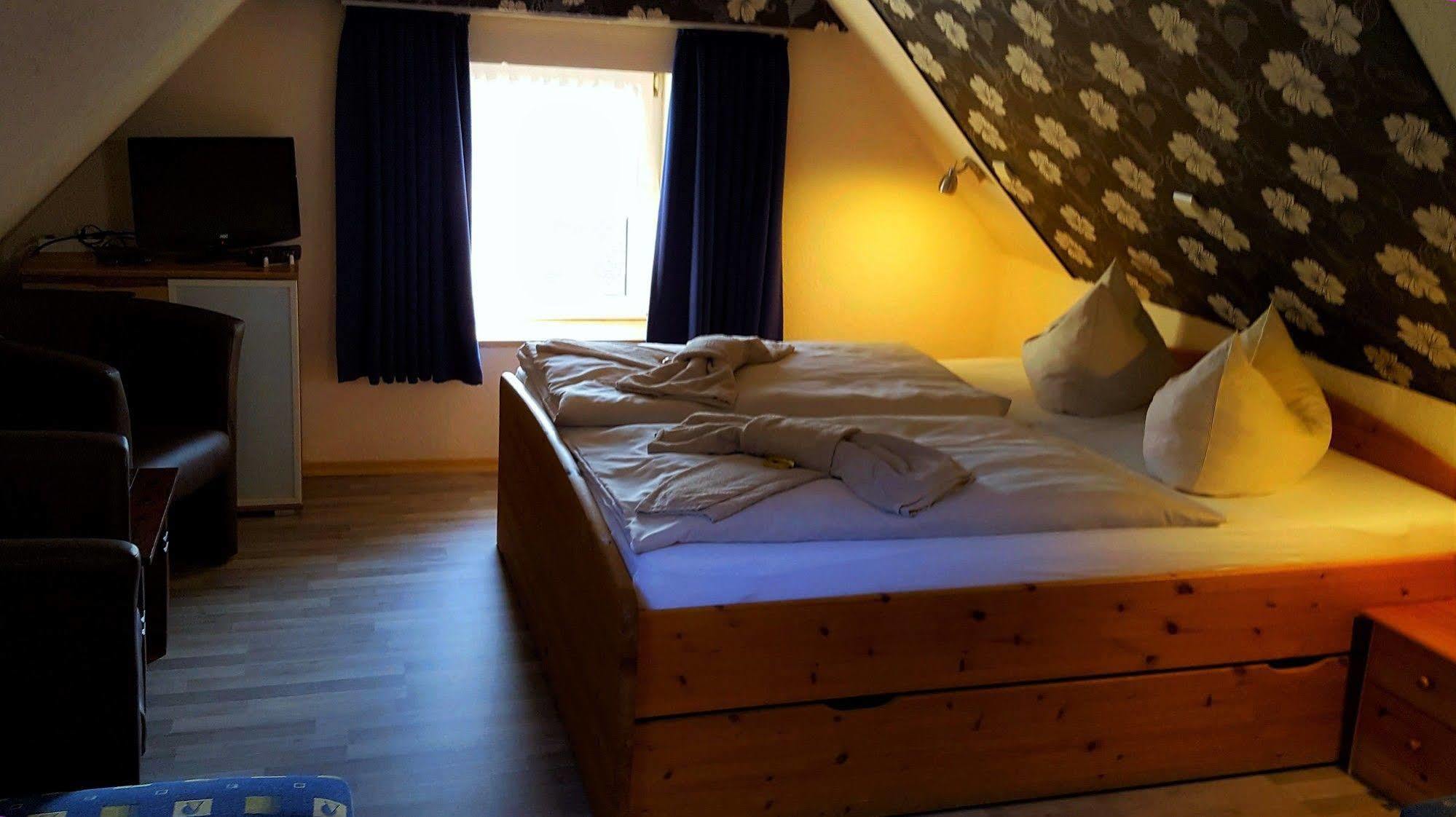 Hotel Up Diek Carolinensiel Exterior foto